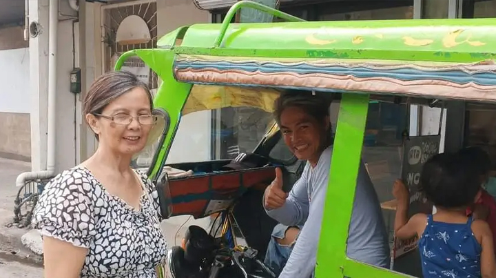 Honest motorela driver returns bag left by passenger