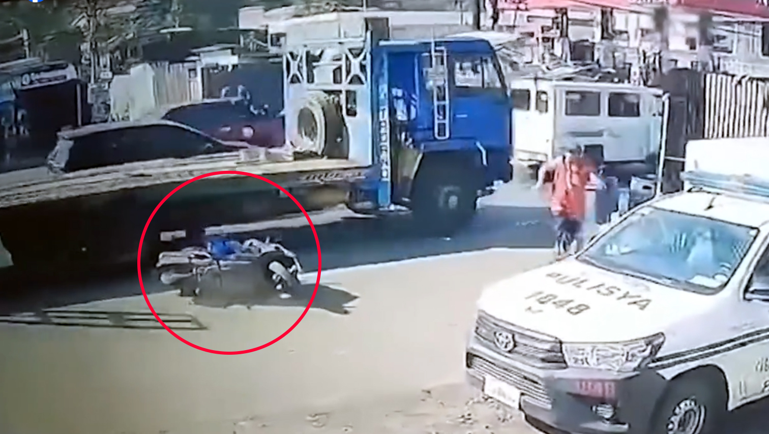 VIDEO WATCH: Backrider falls from motorcycle, gets ran over by truck; incident caught on CCTV